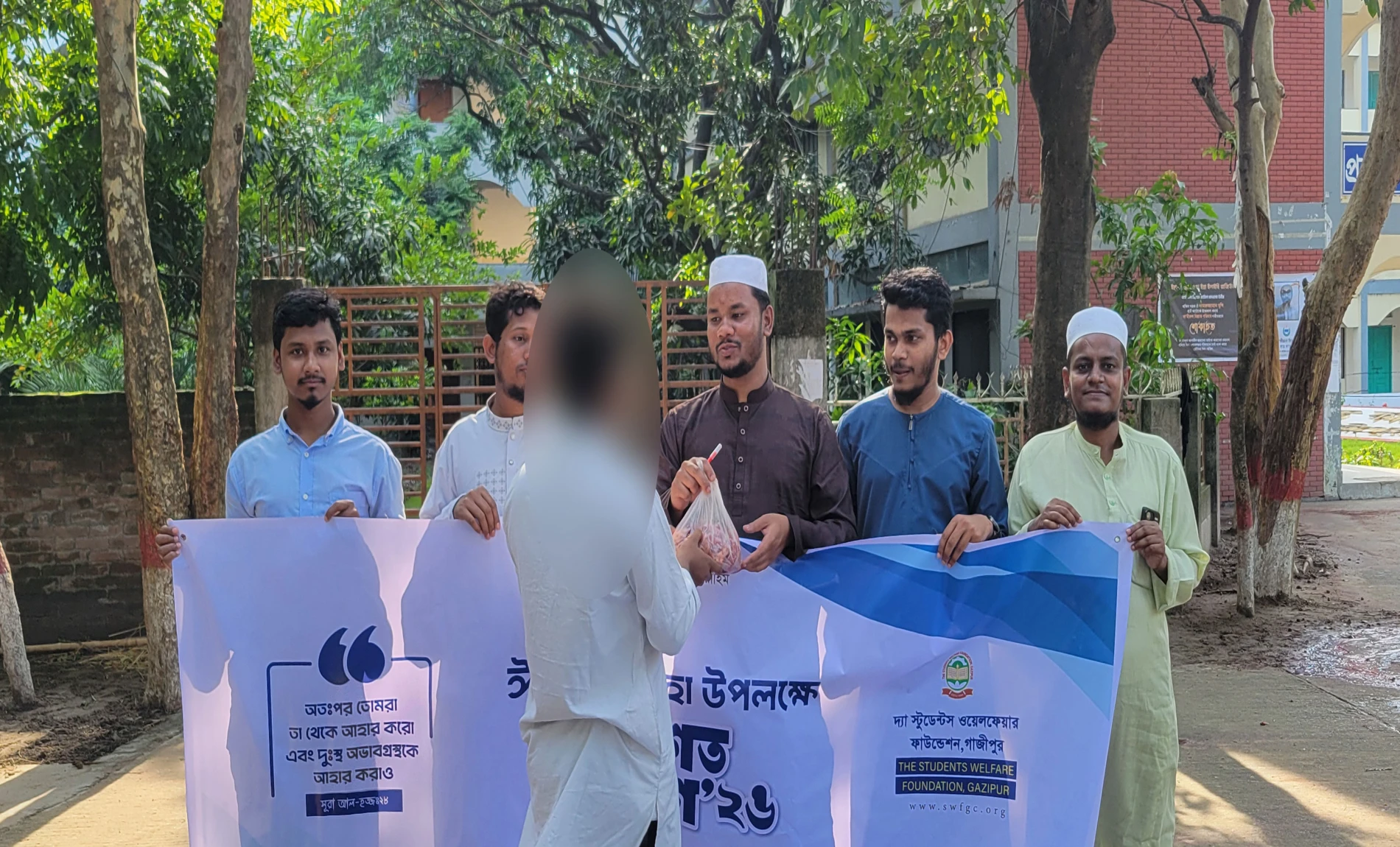 শিক্ষার্থীদের মাঝে কোরবানির গোশত উপহার প্রদান'২৬